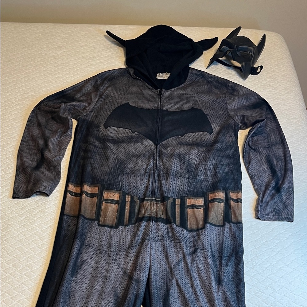 Batman Black and Gray Superhero Suit /costume with Mask & cape, adult M